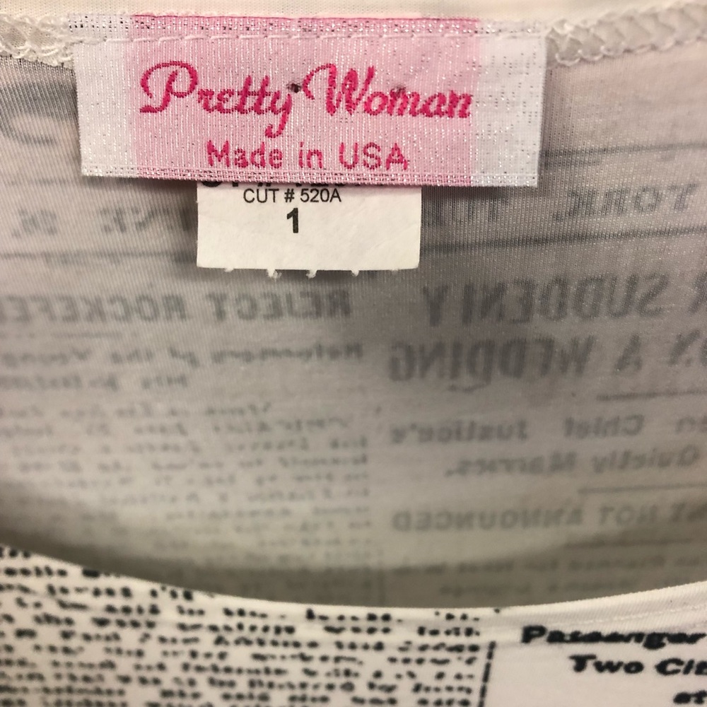 Pretty woman plus size, New York Times print scoop neck, 3/4 sleeve top - Picture 2 of 8
